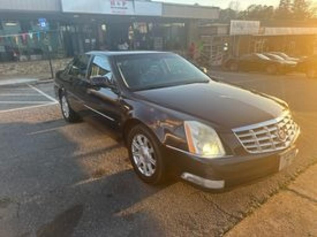 2008 Cadillac DTS's photo